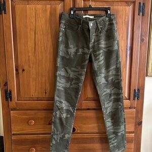 Levi's Women’s Green Camouflage Slim Jeans